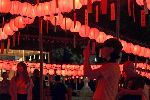 祈りの万灯 厳か夏の夜 祈りの万灯 厳か夏の夜