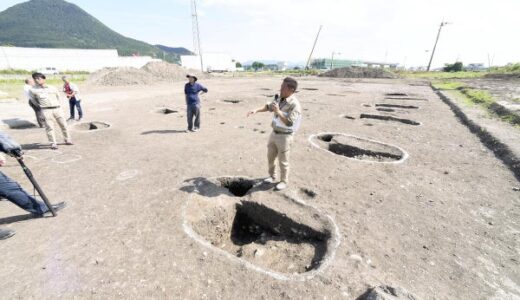 弥生期の柱穴一部保存へ 中畑・古里遺跡の建物跡