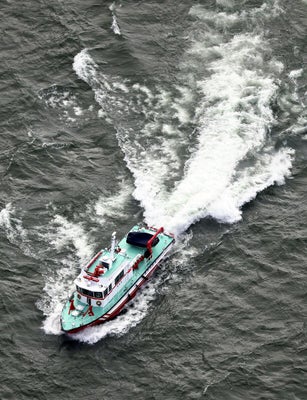 琵琶湖の水上バイク転落事故、新たに男性1人発見「強風で転落して流された」…救助に向かった男性の捜索続く 琵琶湖の水上バイク転落事故、新たに男性1人発見「強風で転落して流された」…救助に向かった男性の捜索続く