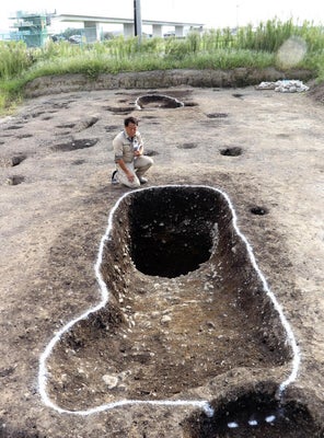 2000年前に高さ8メートルのペア門柱、祭祀空間分ける結界か…<近江富士>望む聖域空間だった可能性 2000年前に高さ8メートルのペア門柱、祭祀空間分ける結界か…<近江富士>望む聖域空間だった可能性
